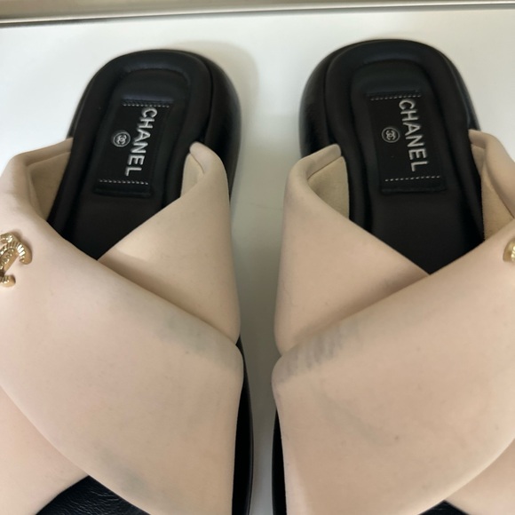 Chanel Women's Black and Cream Sandals - Picture 5 of 16
